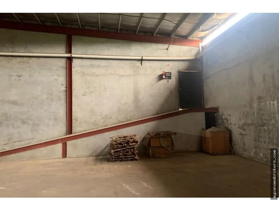 VENTA DE LOCAL COMERCIAL CON DOS GALERAS EN LA CHORRERA, PANAMÁ OESTE