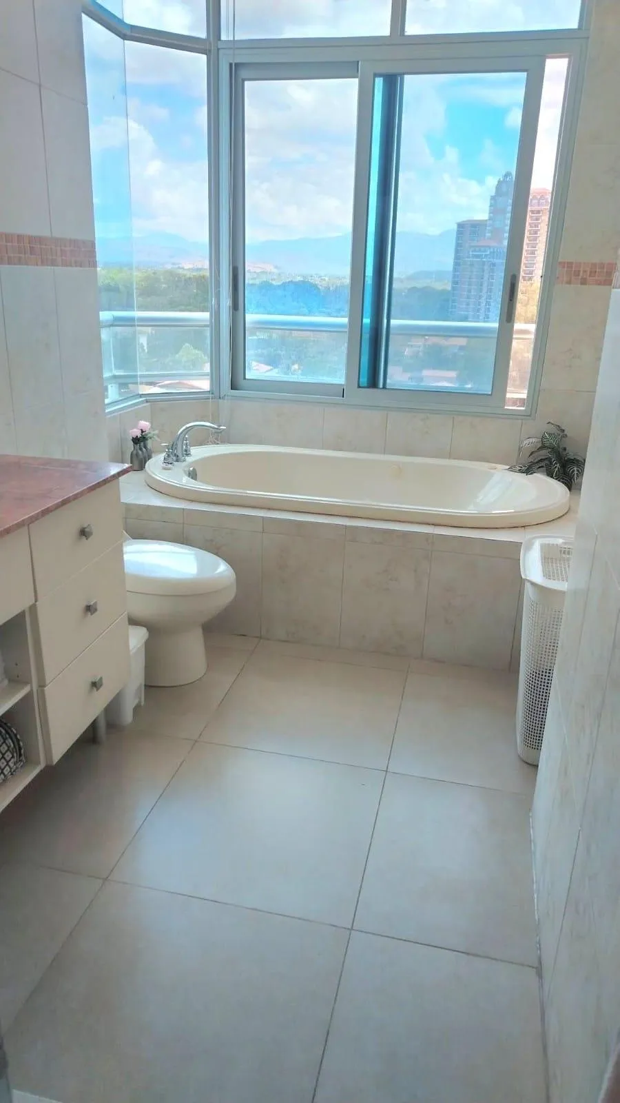 APARTAMENTO EN VENTA CON VISTAS AL CAMPO DE GOLF OCEANO Y MONTANA