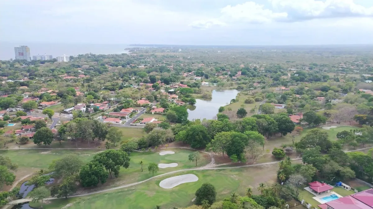 APARTAMENTO EN VENTA CON VISTAS AL CAMPO DE GOLF OCEANO Y MONTANA
