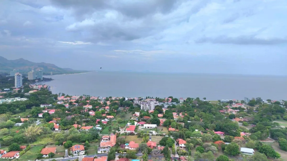 APARTAMENTO EN VENTA CON VISTAS AL CAMPO DE GOLF OCEANO Y MONTANA
