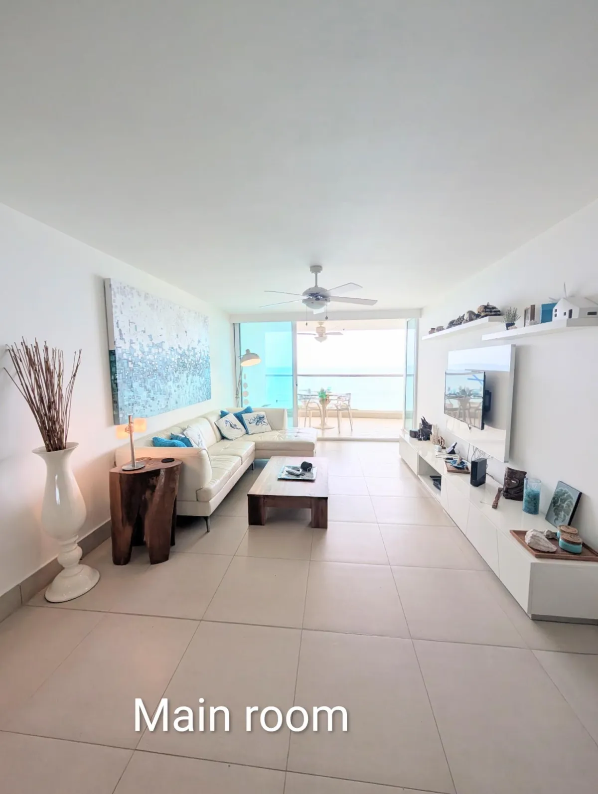 Beachfront Living condo Gorgona close to Coronado