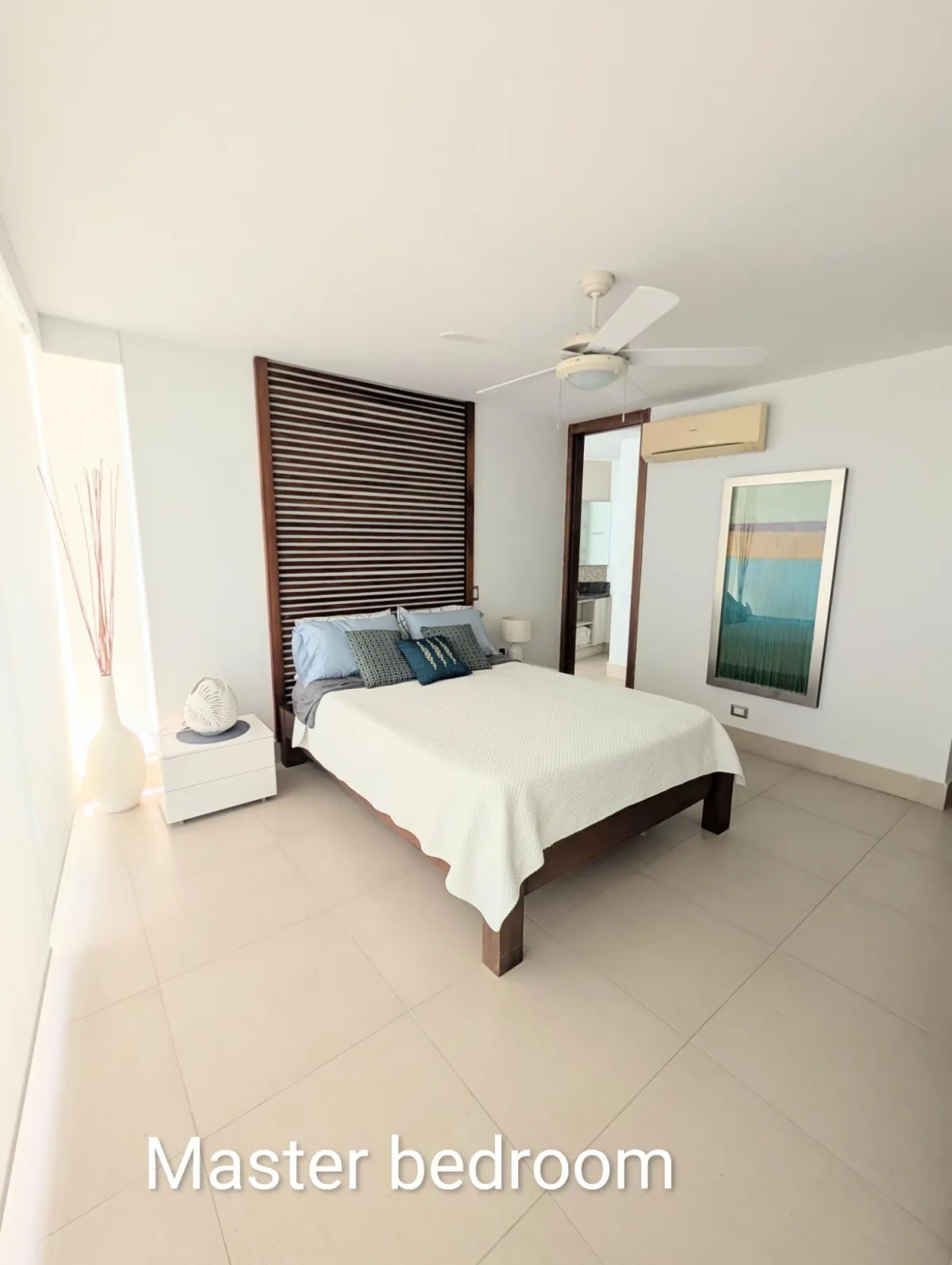 Beachfront Living condo Gorgona close to Coronado