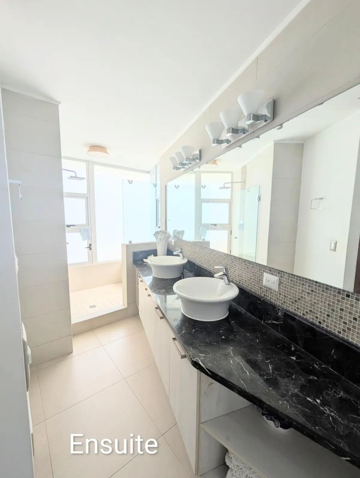 Beachfront Living condo Gorgona close to Coronado