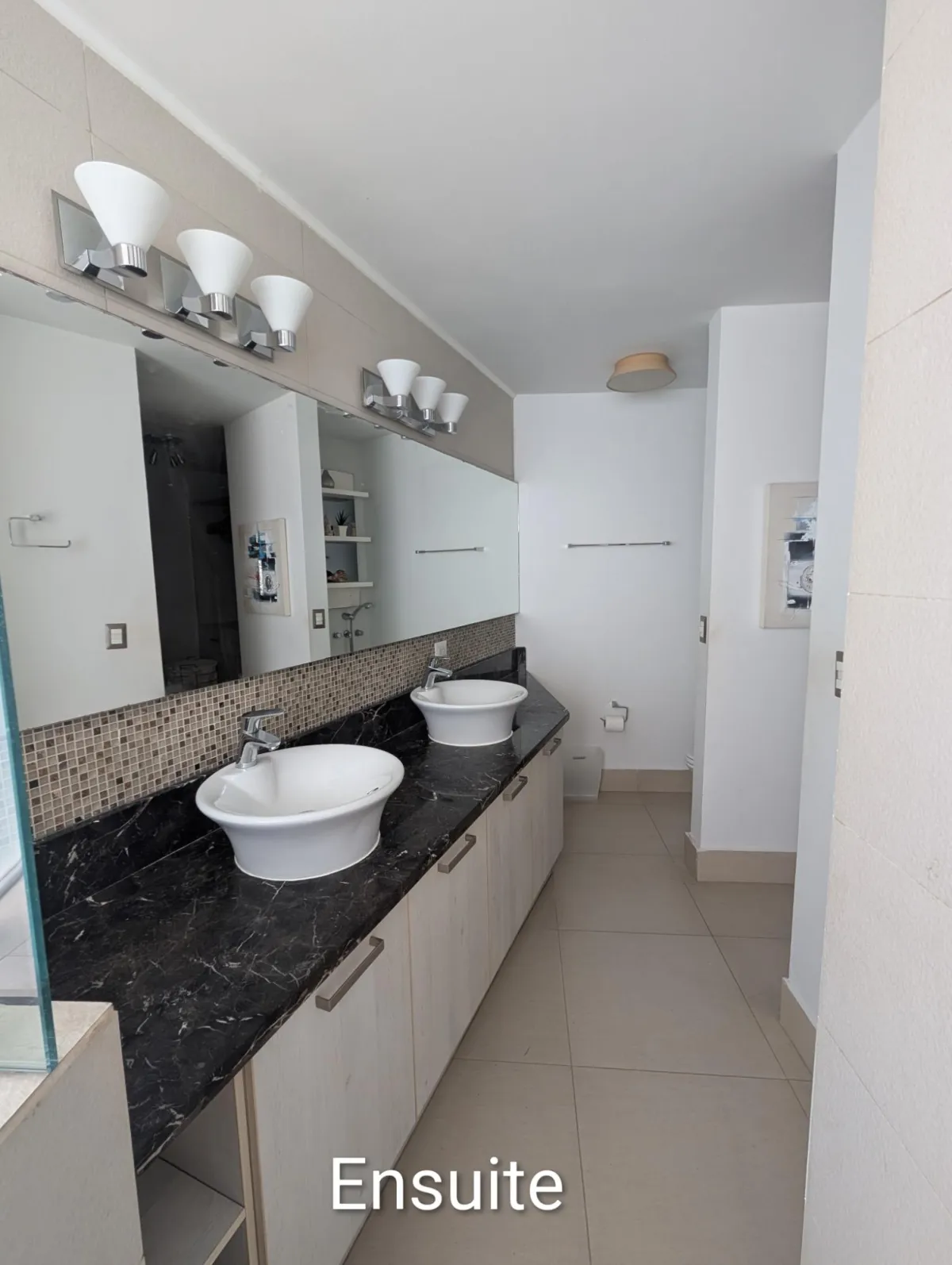 Beachfront Living condo Gorgona close to Coronado