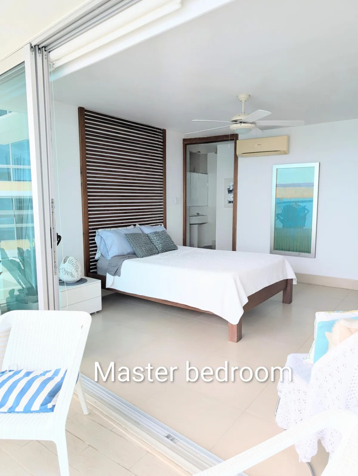 Beachfront Living condo Gorgona close to Coronado
