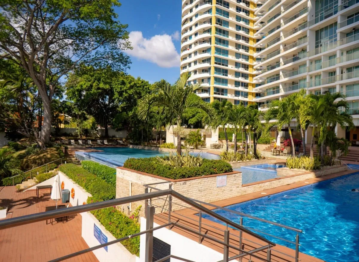 Beachfront Living condo Gorgona close to Coronado