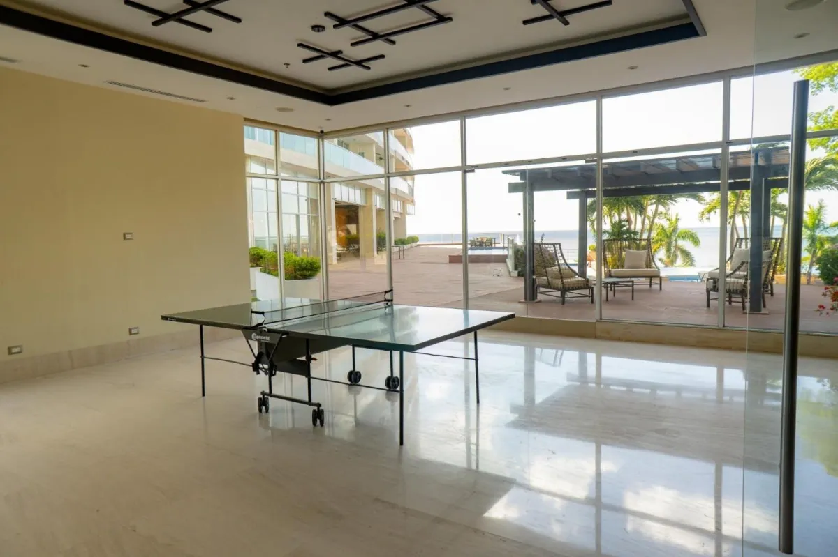Beachfront Living condo Gorgona close to Coronado