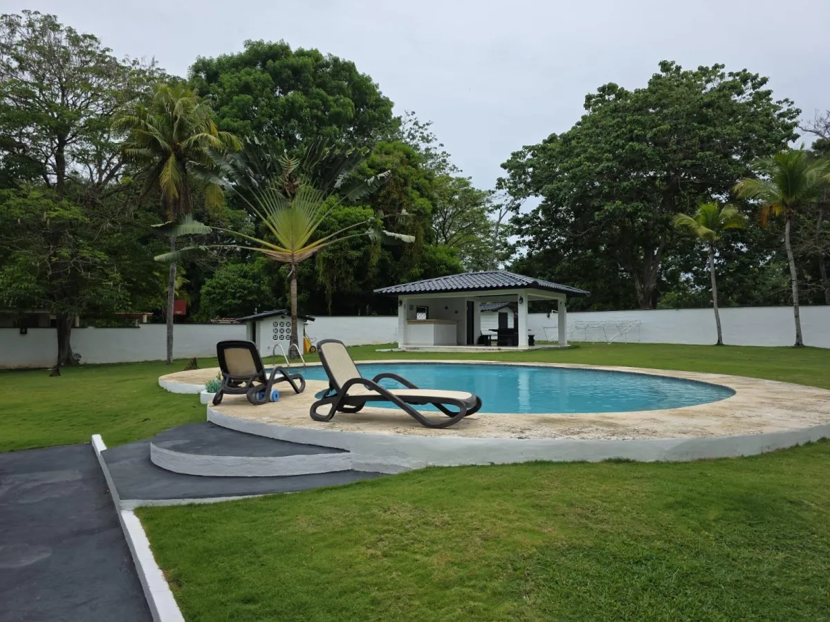 Lujosa residencia frente al campo de golf en Coronado.