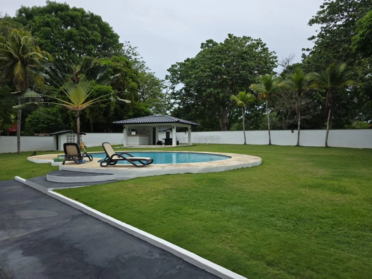 Lujosa residencia frente al campo de golf en Coronado.