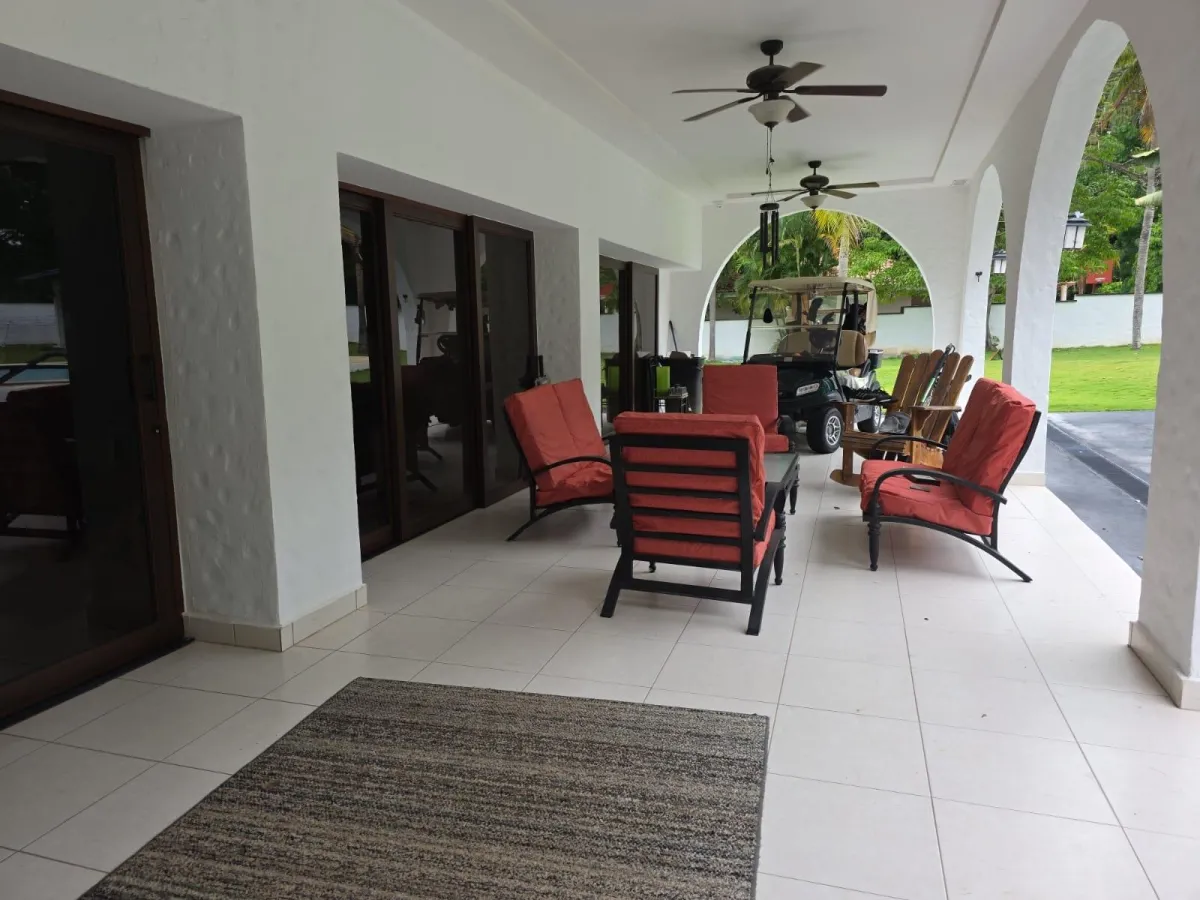 Lujosa residencia frente al campo de golf en Coronado.