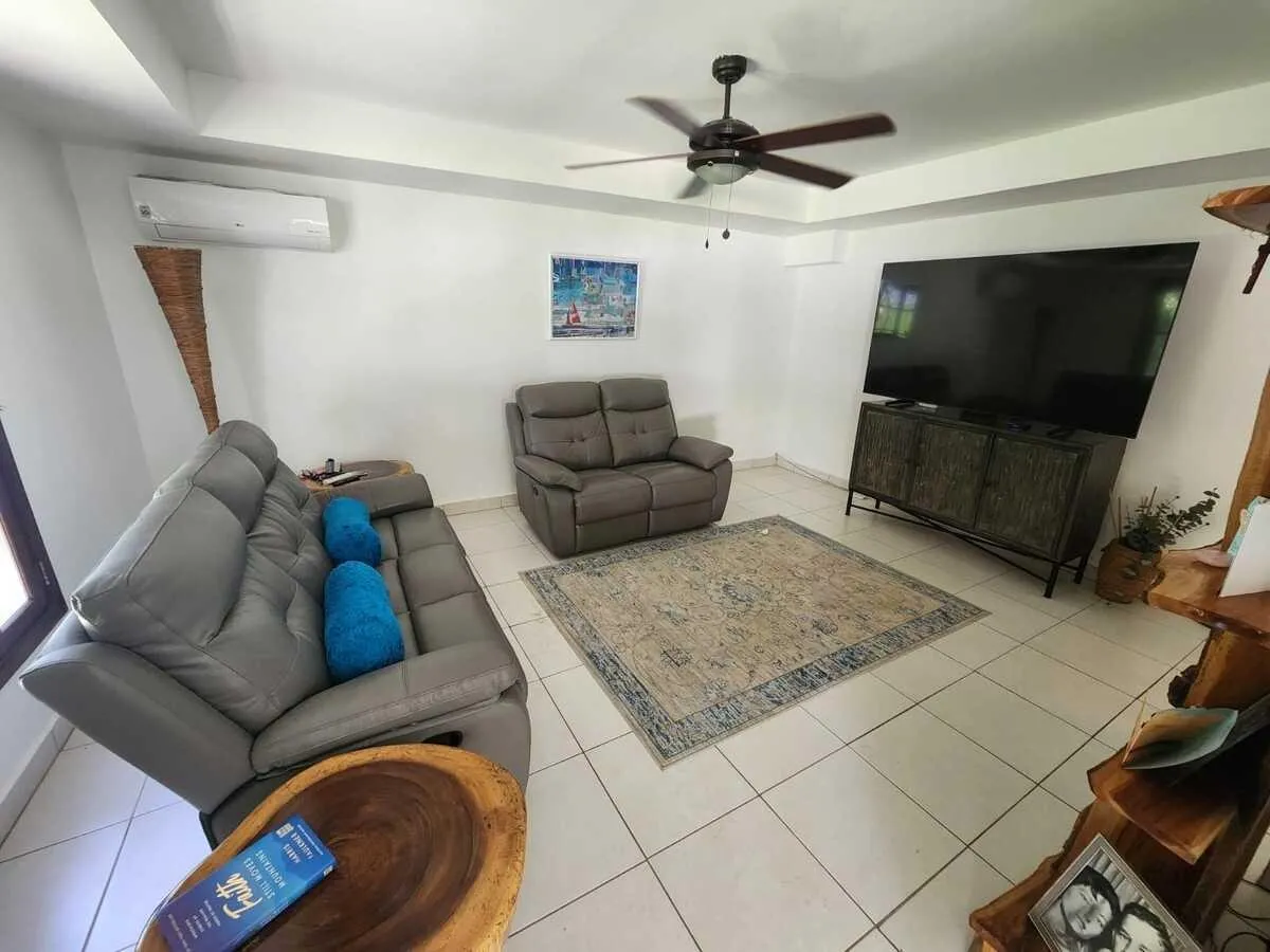 Lujosa residencia frente al campo de golf en Coronado.