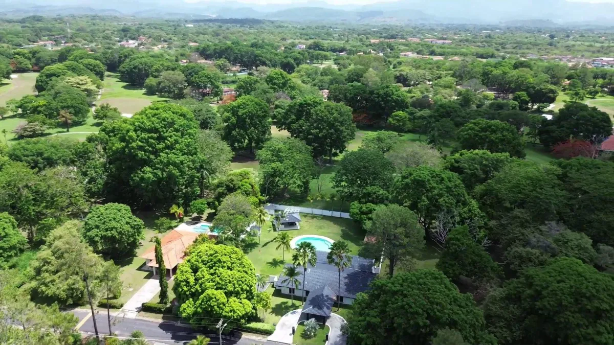 Lujosa residencia frente al campo de golf en Coronado.