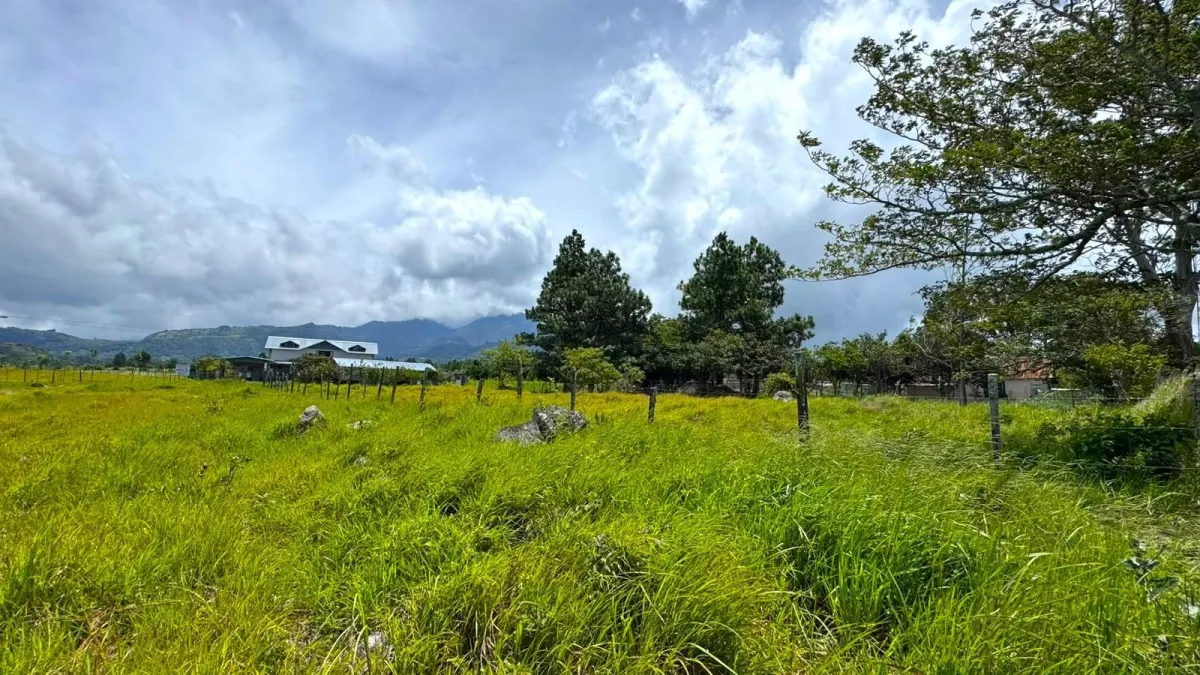 Lot with Beautiful Views in Volcán
