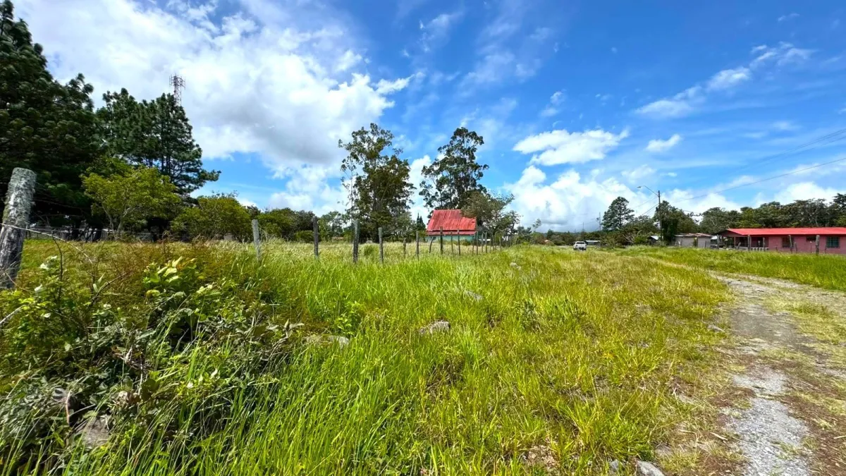 Lot with Beautiful Views in Volcán
