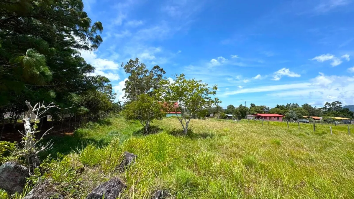 Lot with Beautiful Views in Volcán