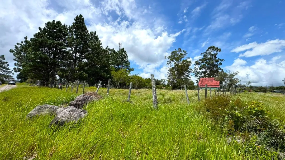 Lot with Beautiful Views in Volcán