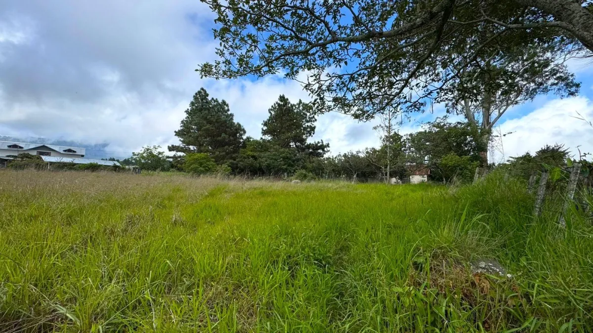 Lot with Beautiful Views in Volcán