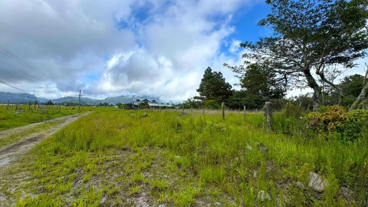 Lot with Beautiful Views in Volcán
