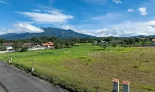 Flat Mountain View Lot for Sale in Country Club