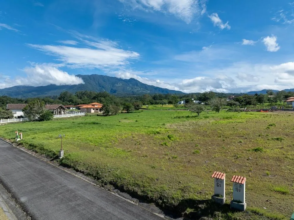 Flat Mountain View Lot for Sale in Country Club