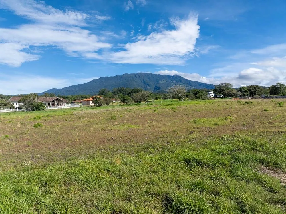 Flat Mountain View Lot for Sale in Country Club