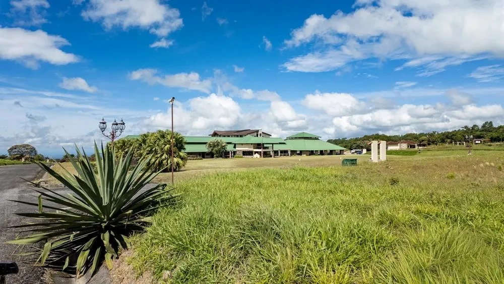 Flat Mountain View Lot for Sale in Country Club