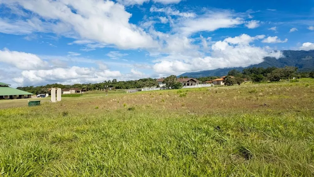 Flat Mountain View Lot for Sale in Country Club