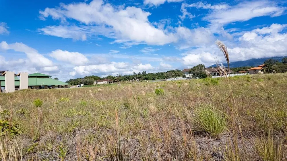 Flat Mountain View Lot for Sale in Country Club