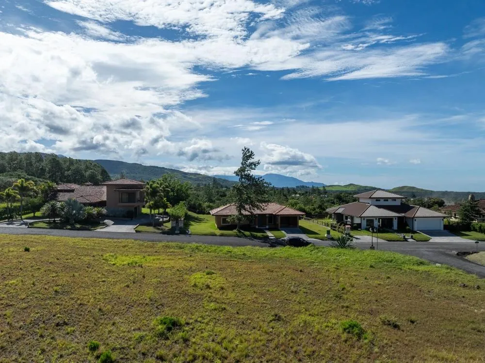 Flat Mountain View Lot for Sale in Country Club