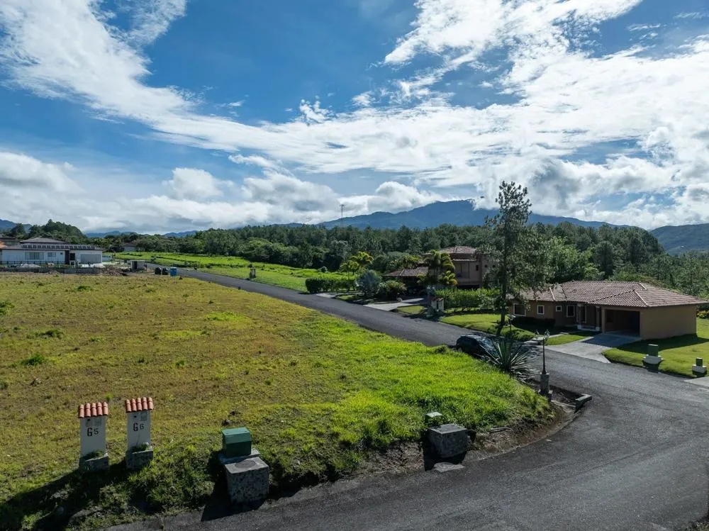 Flat Mountain View Lot for Sale in Country Club