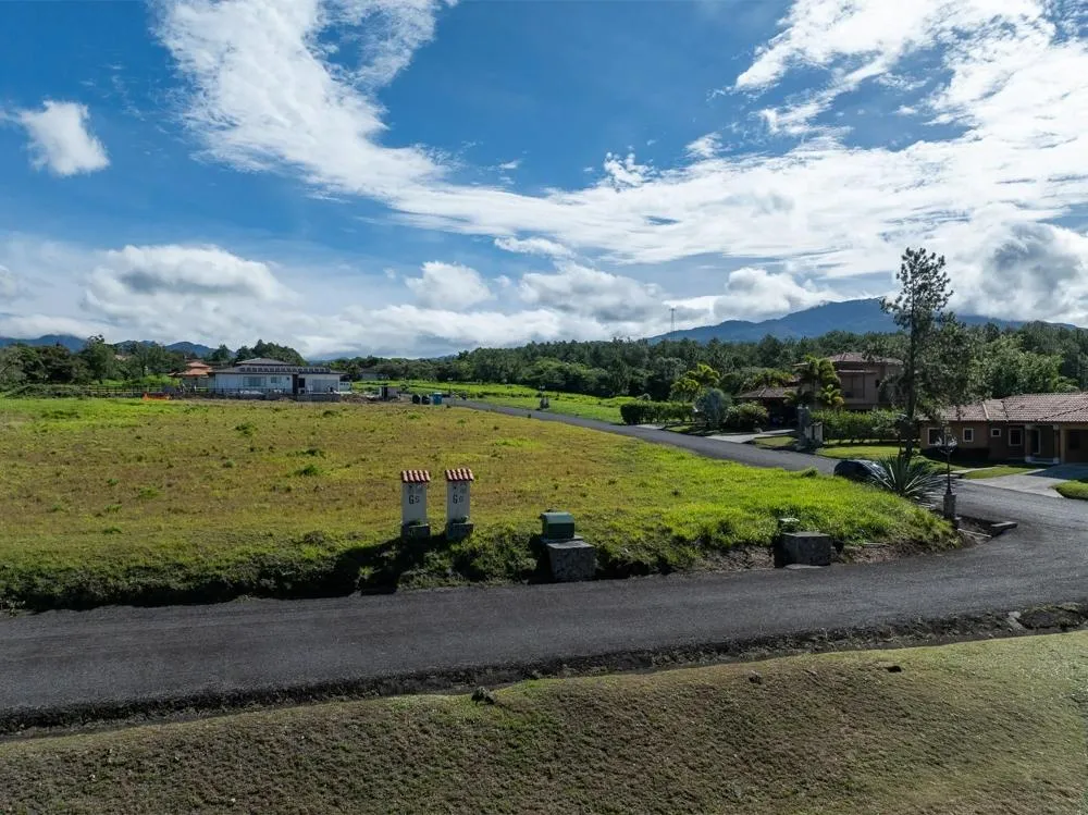 Flat Mountain View Lot for Sale in Country Club