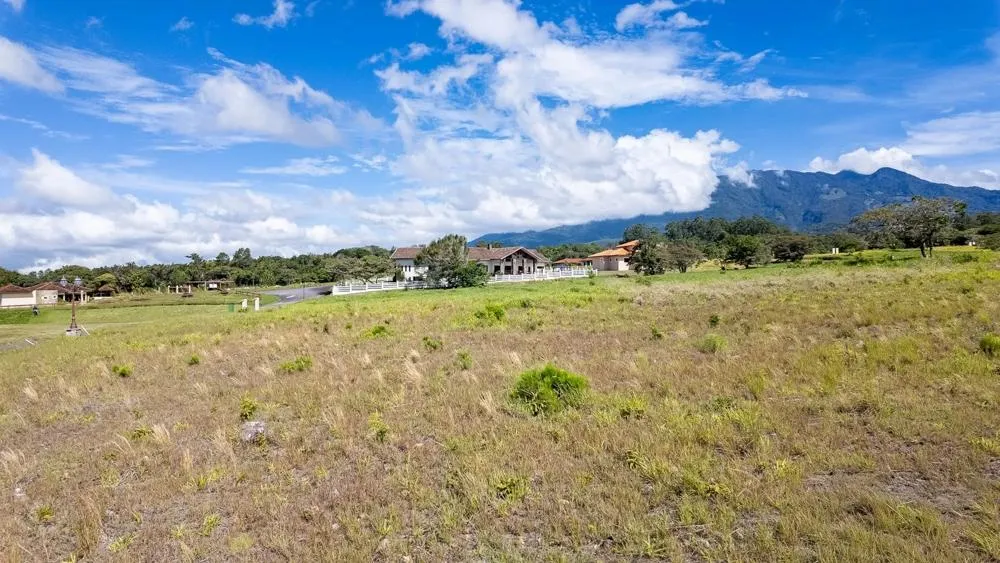 Flat Mountain View Lot for Sale in Country Club