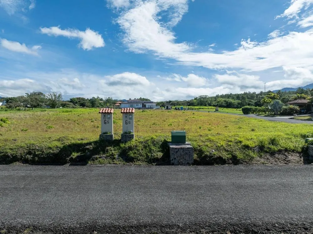 Flat Mountain View Lot for Sale in Country Club