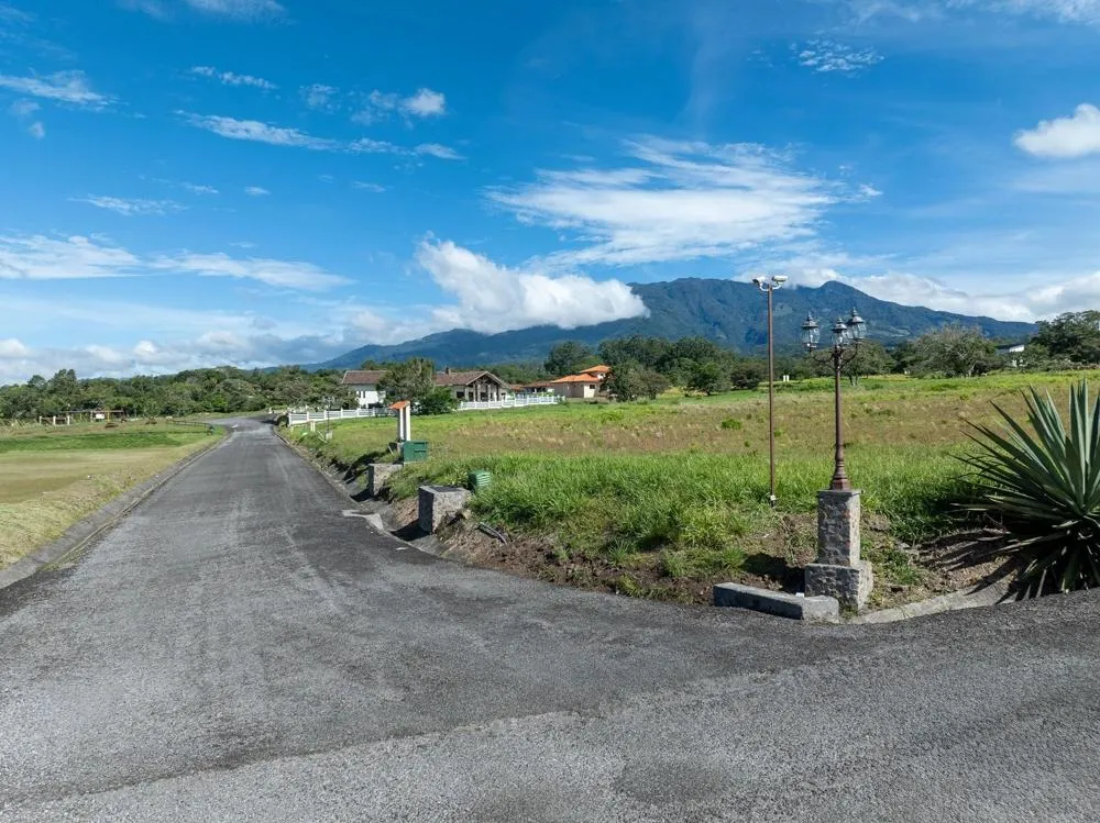 Flat Mountain View Lot for Sale in Country Club