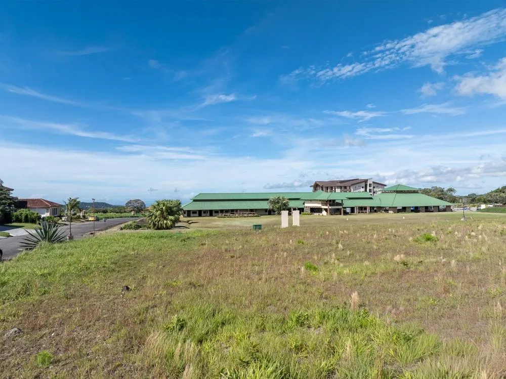 Flat Mountain View Lot for Sale in Country Club