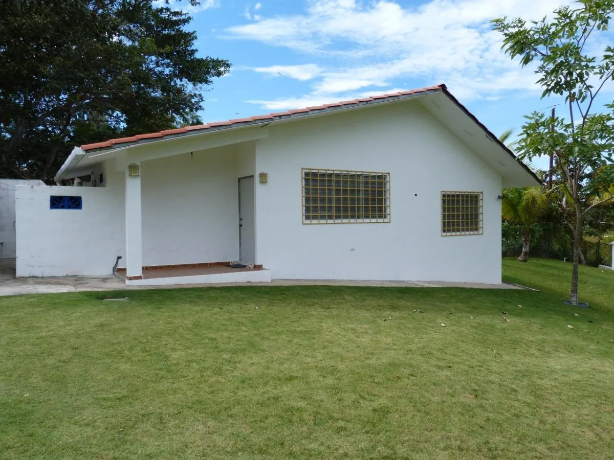 Plot of land for sale with access to Solymar Beach