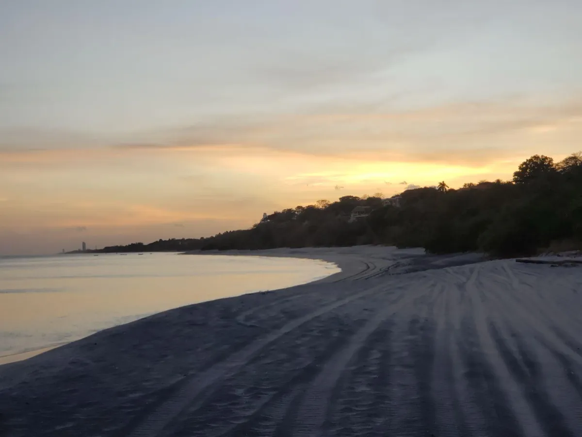 Plot of land for sale with access to Solymar Beach