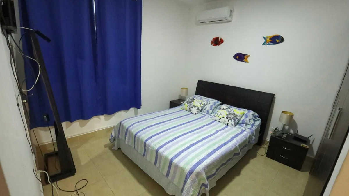 Apartamento Amoblado de 2 Niveles con Balcón y terraza cerca de la Playa