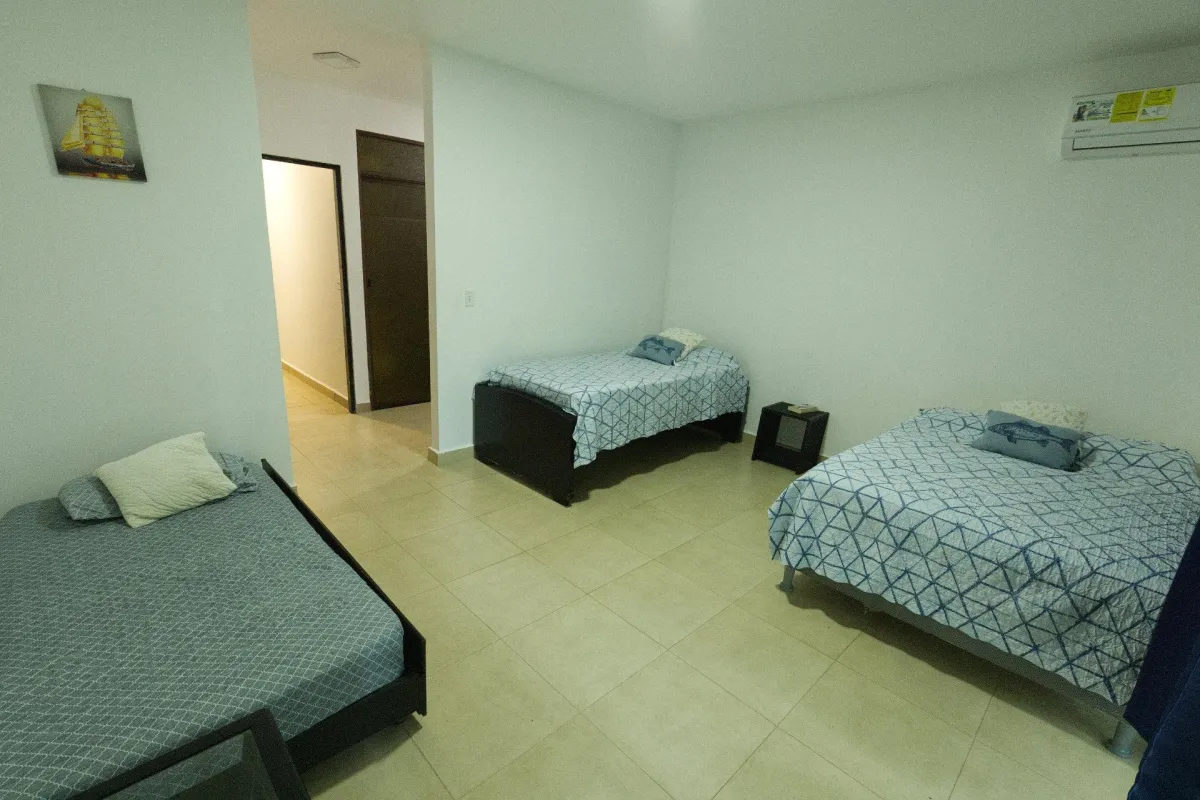 Apartamento Amoblado de 2 Niveles con Balcón y terraza cerca de la Playa