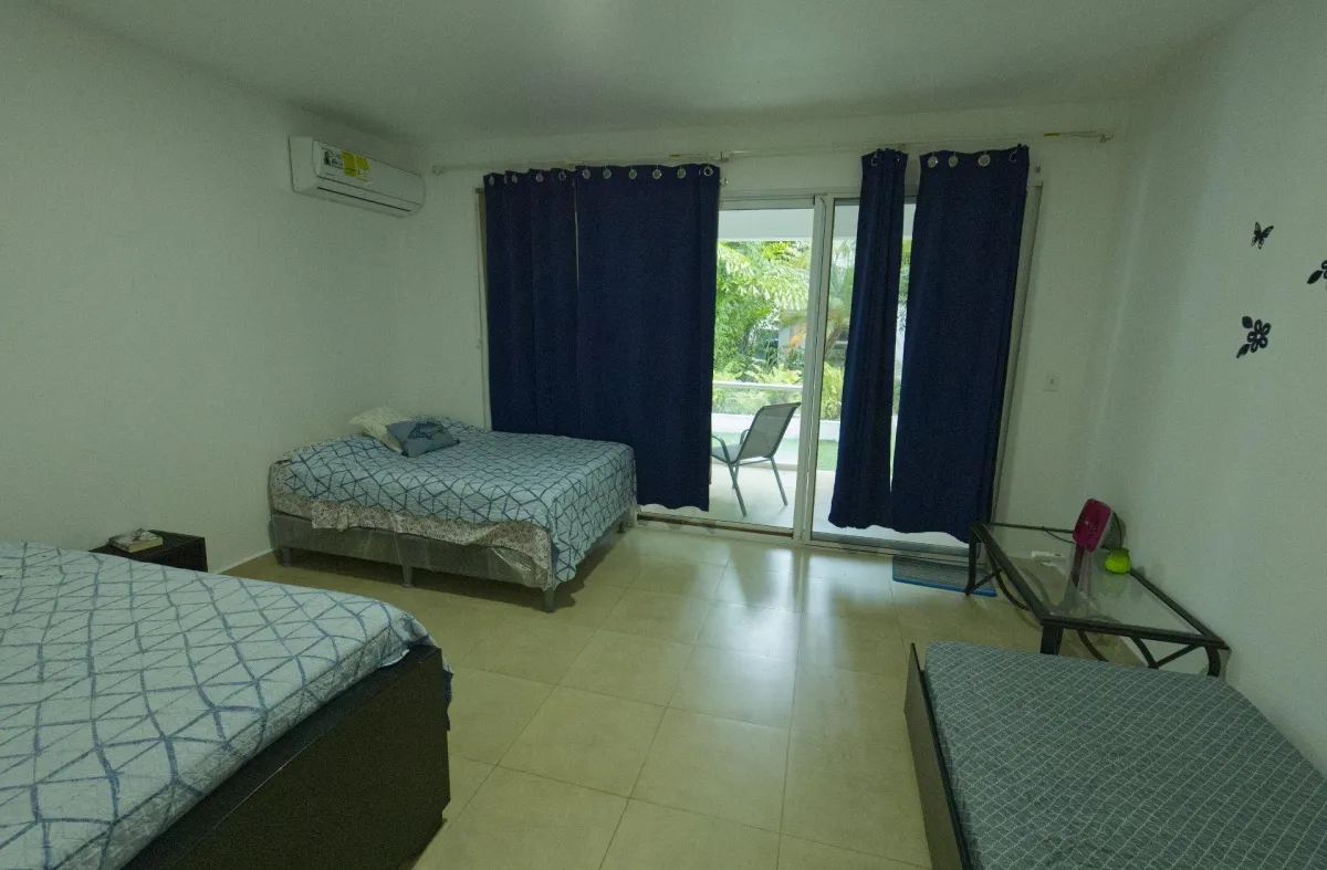 Apartamento Amoblado de 2 Niveles con Balcón y terraza cerca de la Playa