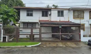 Beautiful Townhome in Privileged Residential Area