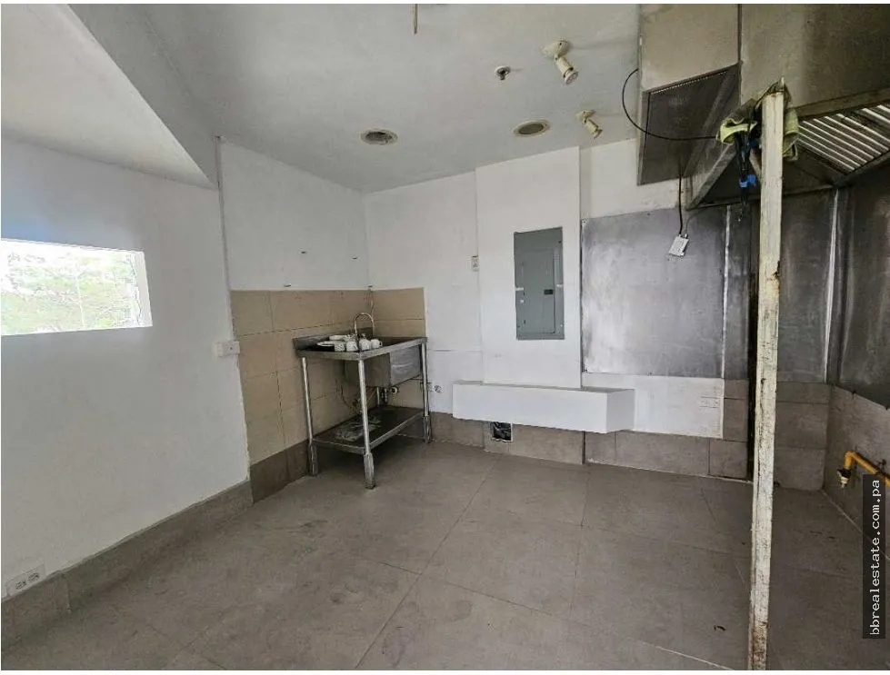 Commercial Space for Rent on Avenida Balboa