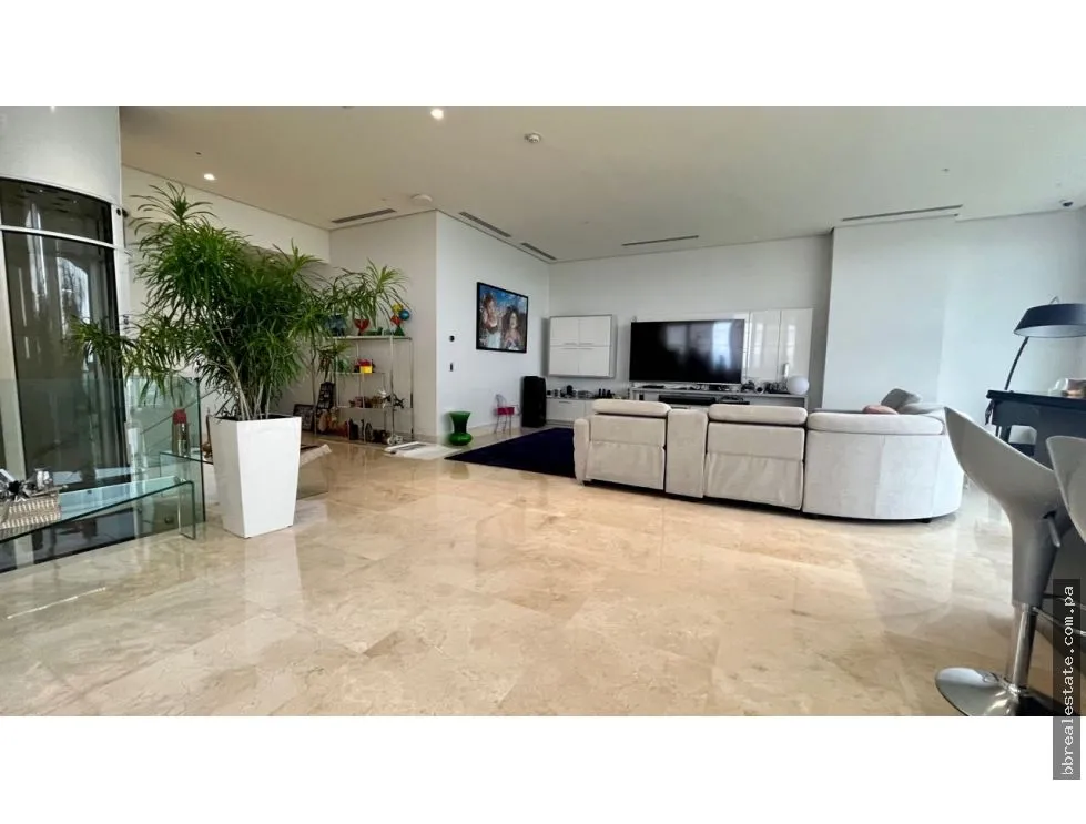 Penthouse Rental in Santa María