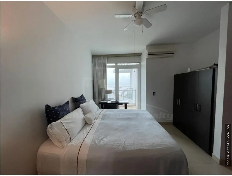 Apartment Rental on Avenida Balboa, Ph Sky