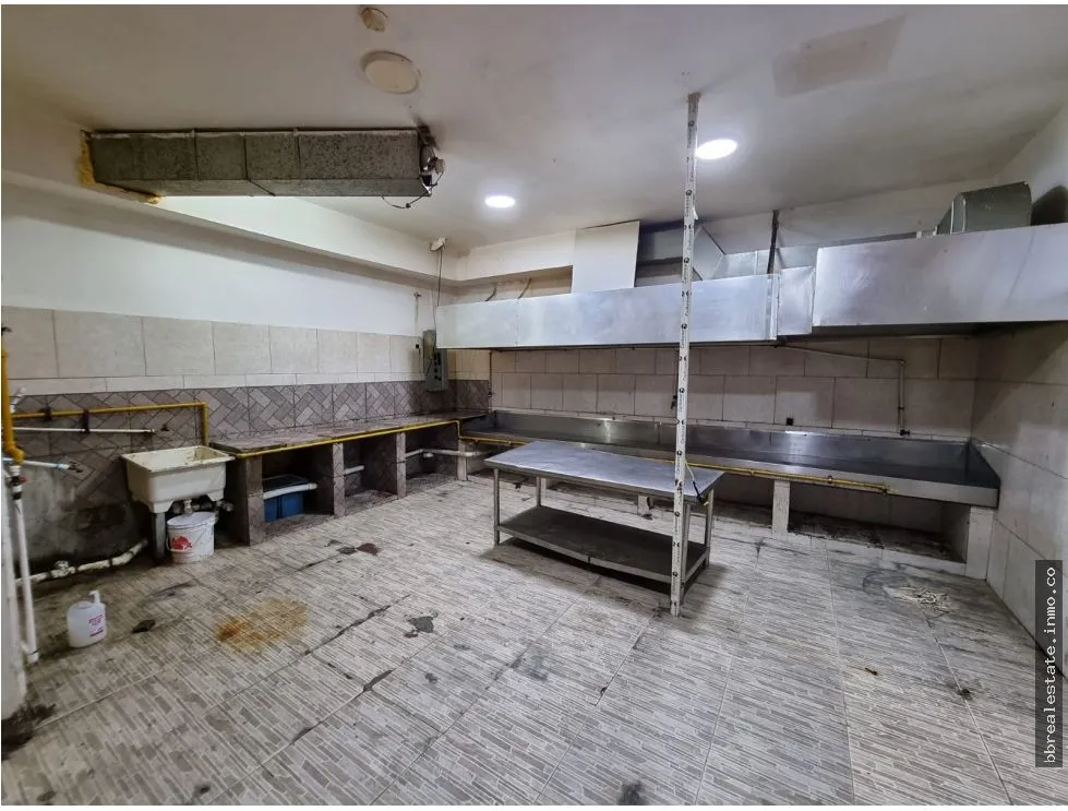 Commercial Space for Rent, Via España