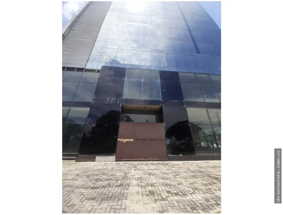 ALQUILER LOCAL COMERCIAL AV BALBOA NEGOCIABLE