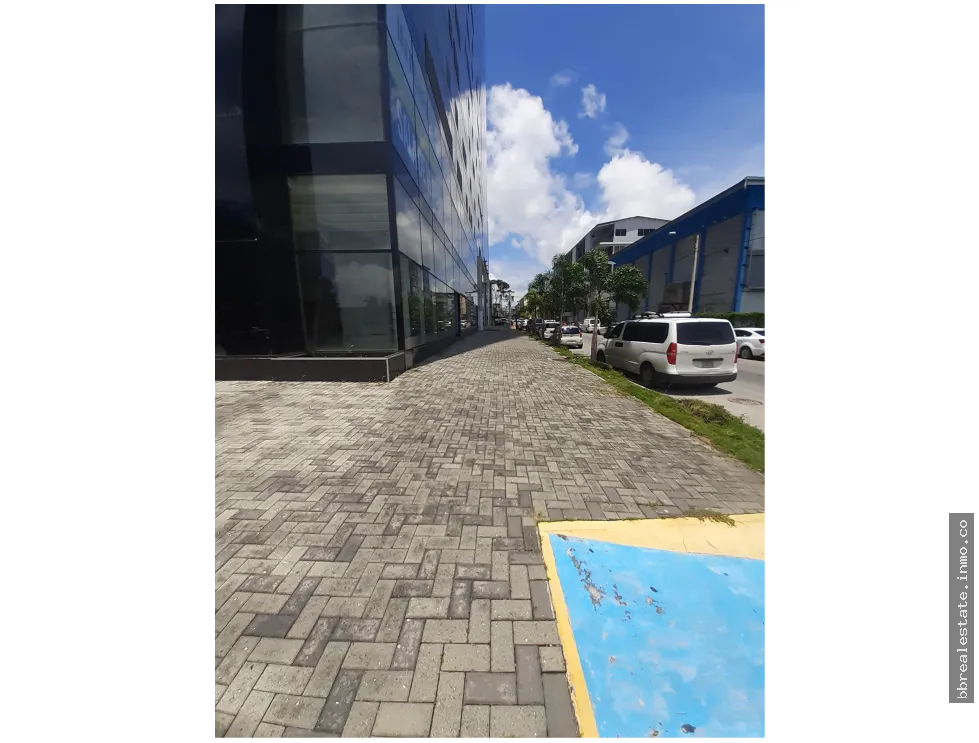 ALQUILER LOCAL COMERCIAL AV BALBOA NEGOCIABLE