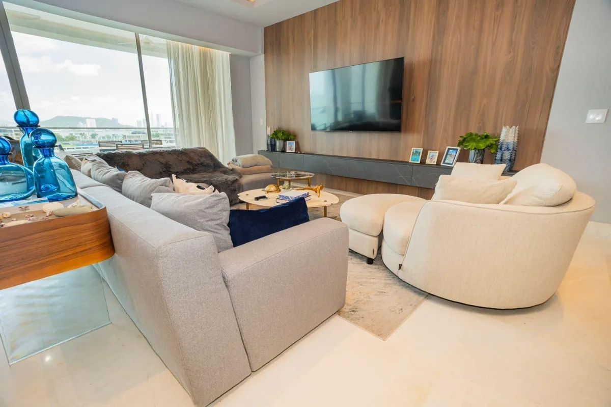 For Sale Exclusive Island Front 3BR apartment