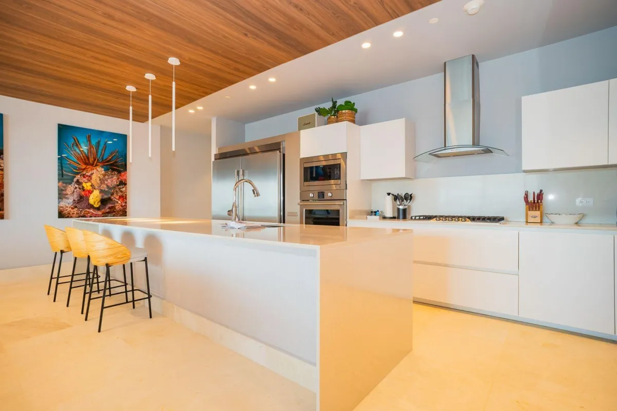 For Sale Exclusive Island Front 3BR apartment