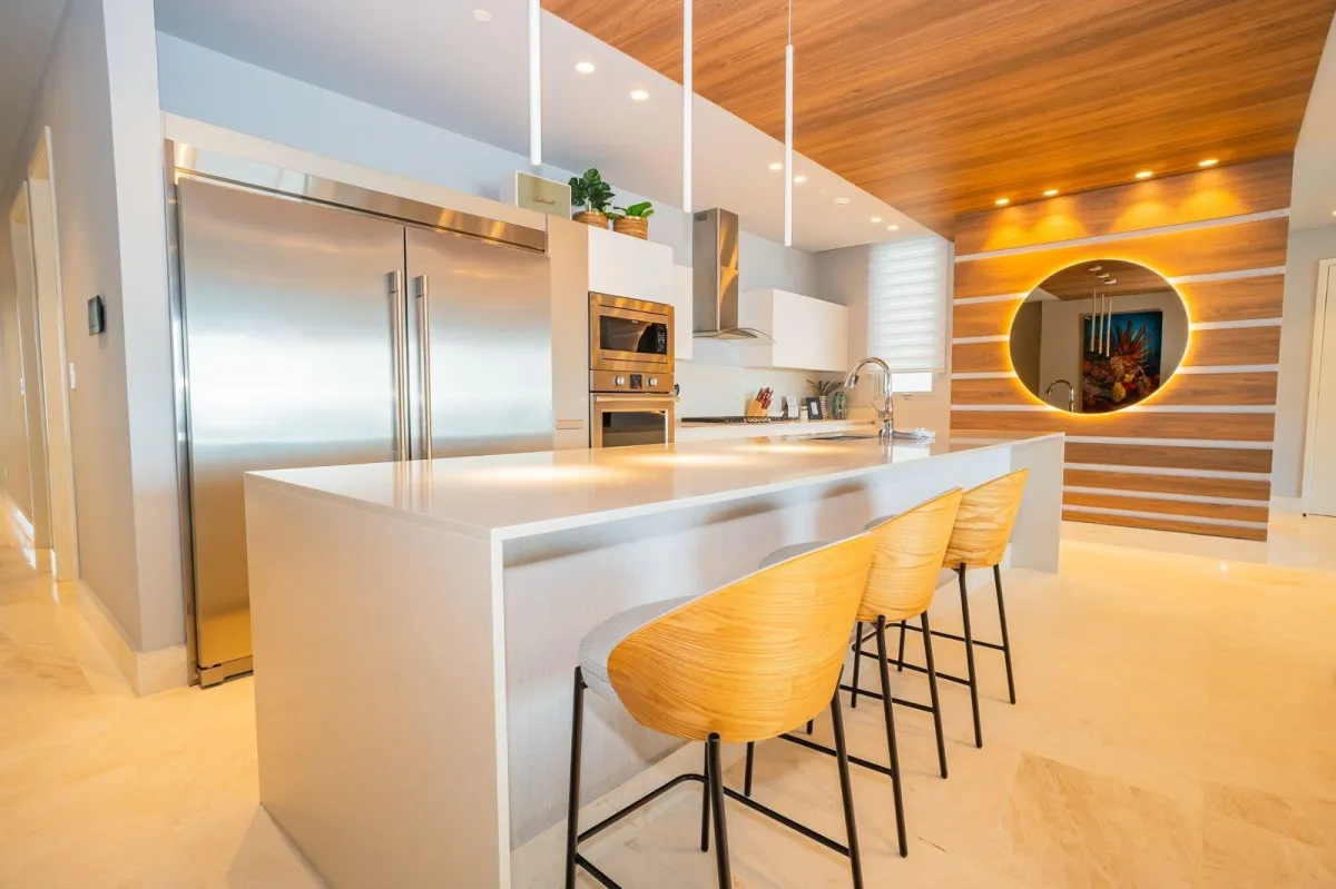 For Sale Exclusive Island Front 3BR apartment